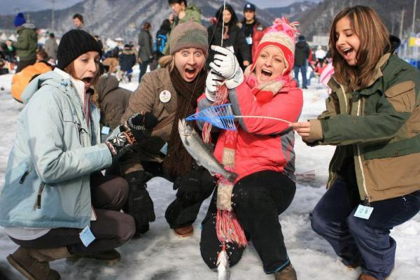 韓國華川山鱒魚冰節 冰天雪地垂釣樂
